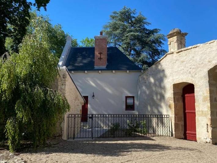 Casa elegante con jardín privado, vista al castillo in Ainay-le-Vieil, Saint-Amand-Montrond
