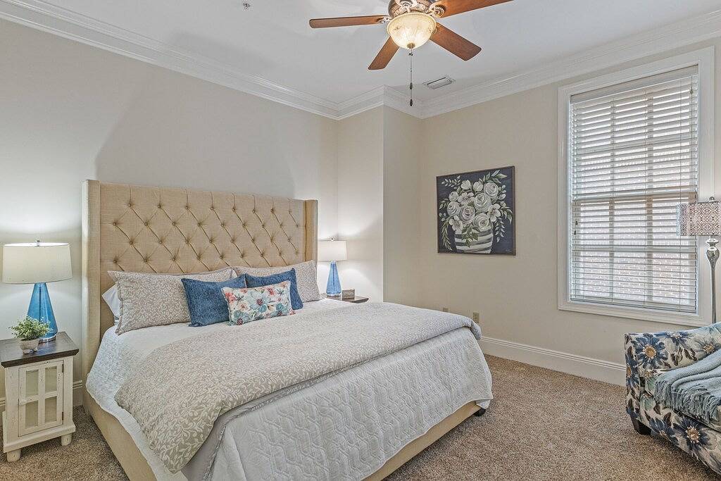 Ganze Wohnung, Bay St Beauty 2 Bedroom Condo in the Heart of Sav in Savannah, Chatham County