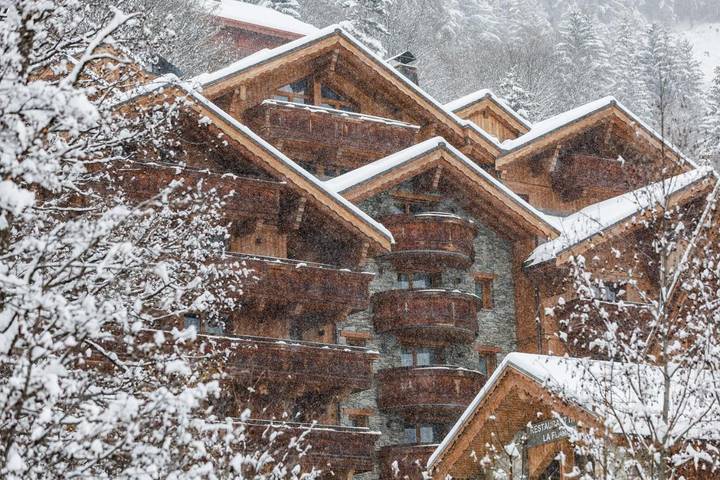 Hôtel pour 4 personnes, avec Balcon et Jacuzzi ainsi que Piscine et Sauna dans Méribel
