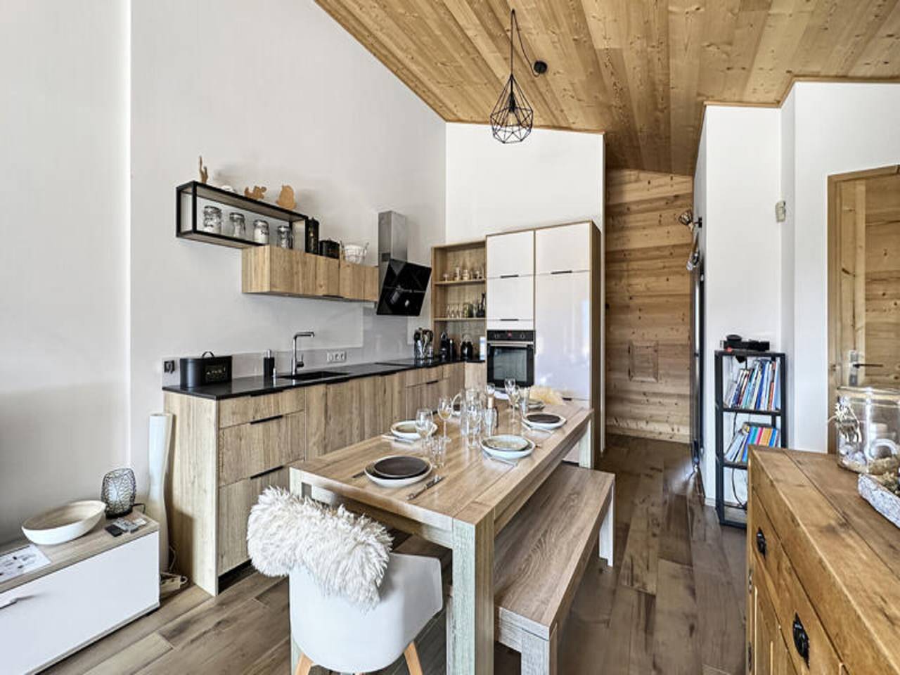 Ganze Wohnung, Ferienwohnung im Dorfzentrum in der Nähe des Skibusses in Les Carroz, Arâches-la-Frasse