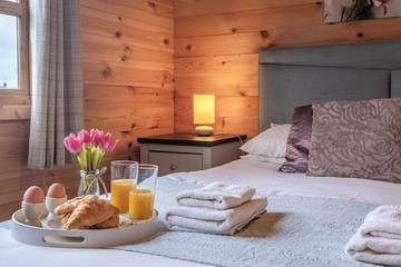 Cabin for 6 Guests in Sherwood Forest, Nottinghamshire, Picture 2