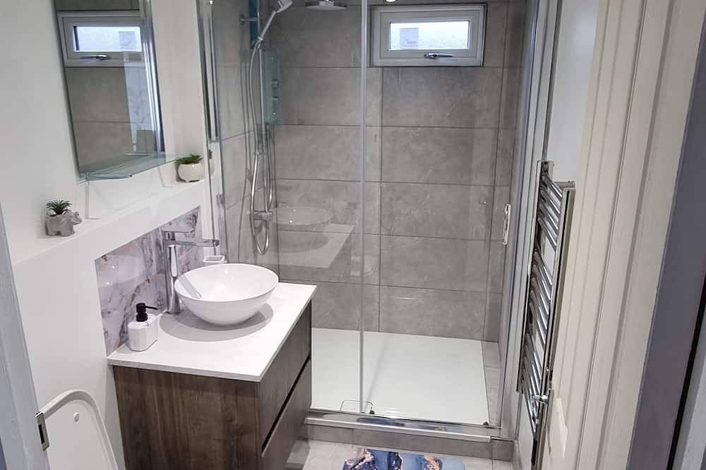 Ivy guest house - double room near Roundhay Park in Leeds, West Yorkshire