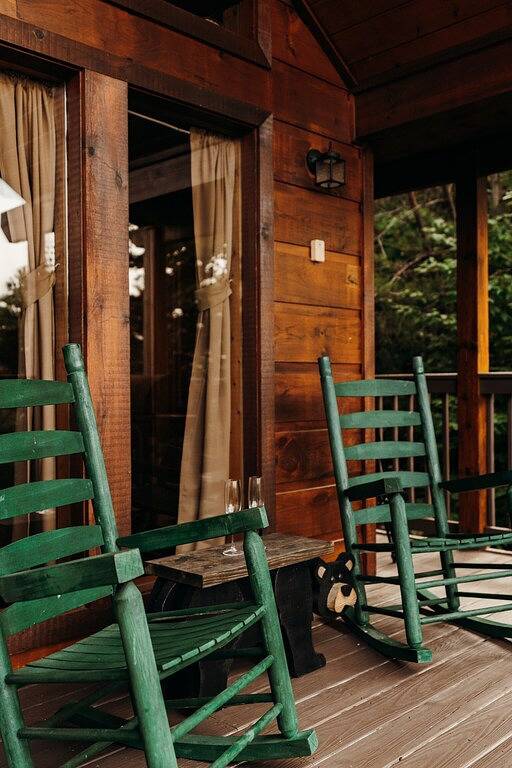 Log Cabin for 4 Guests in Wears Valley, Sevier County