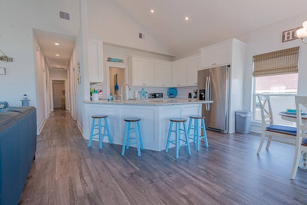 Great home in Sea Isle! Short distance to the Beach! in Galveston Island, Galveston