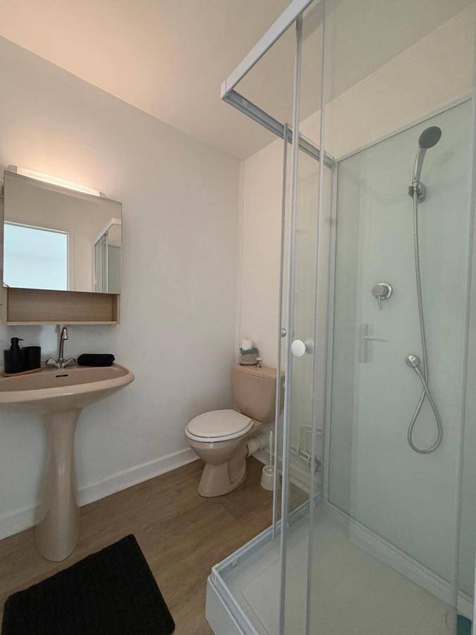 Appartement entier, One-Bedroom Apartment in Dompierre-sur-Besbre, Allier