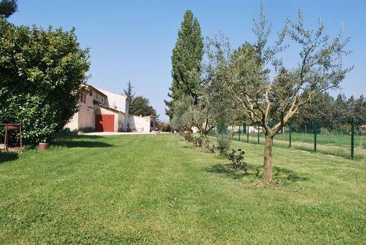 Chambre d’hôte pour 4 personnes, avec Terrasse ainsi que Jacuzzi et Jardin à Cadenet