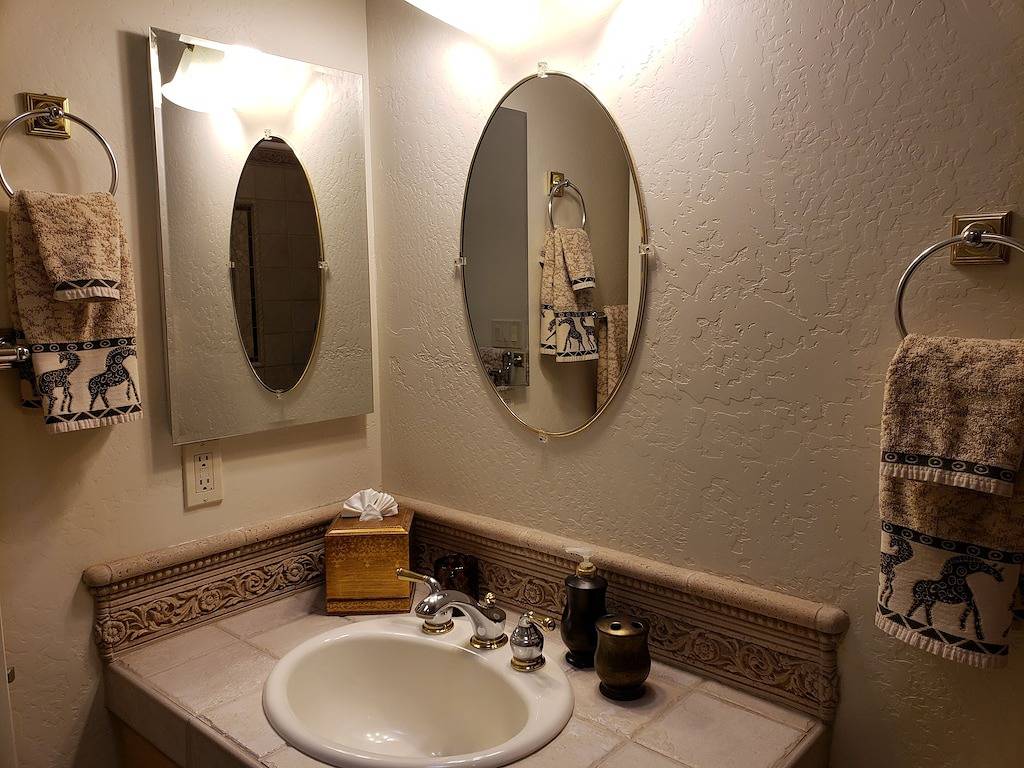 Ganze Wohnung, Elegante Five Star Studio im Herzen von Sedona mit Aussicht! in Sedona, Oak Creek Canyon