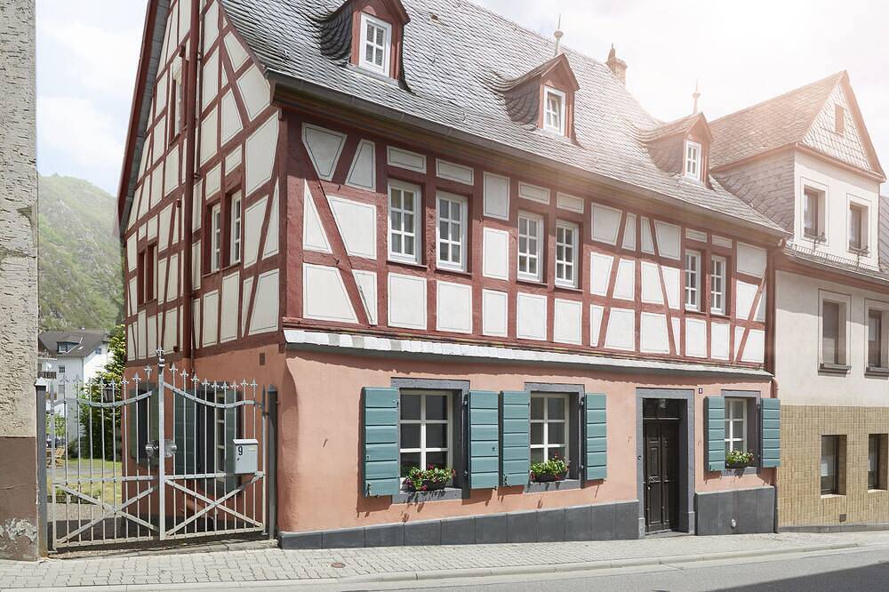 Luxus-Ferienhaus mit Sauna und Garten. Alle Schlafzimmer mit eigenem neuem Bad in Burg Eltz, Treis-Karden