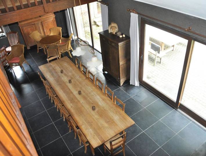 Location de vacances pour 14 personnes, avec terrasse ainsi que jardin et piscine à Sainte-Ode - 3