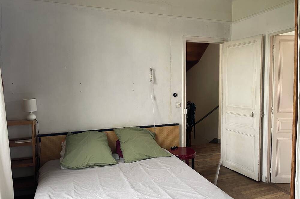 Large house with garden 2 steps from the metro. in Les Lilas, Seine-Saint-Denis