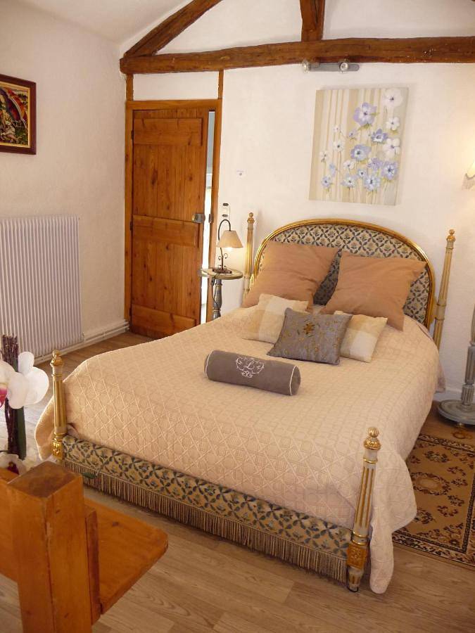 Chambre d’hôte pour 2 personnes, avec terrasse ainsi que jardin et vue à Lezoux - 4