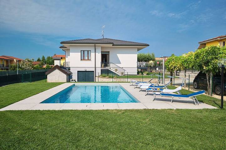Villa für 8 Personen, mit Garten und Balkon in Colà