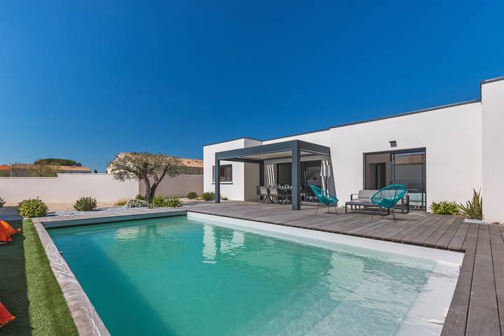 Location de vacances pour 6 personnes, avec terrasse ainsi que jardin et piscine dans Courlay Sur Mer - 2