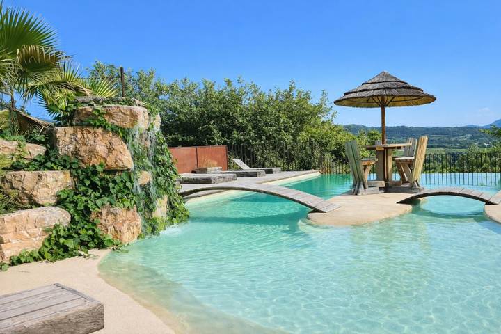 Location de vacances pour 8 personnes, avec jardin et piscine, adapté aux familles à Mollans-sur-Ouvèze