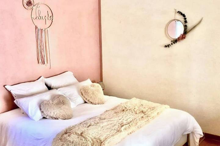 Maison d’hôte pour 2 personnes, avec piscine et jardin à Roussillon