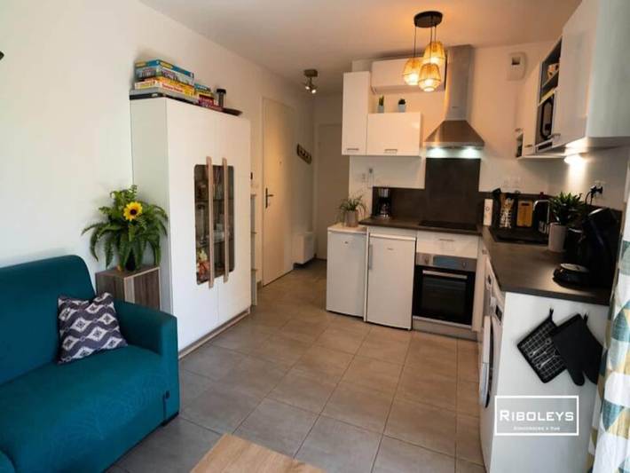 Gîte pour 6 personnes, avec balcon ainsi que piscine et jardin, adapté aux familles dans Plage de la Farinette - 4