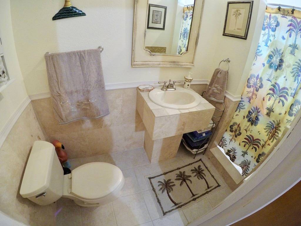 Duck Key, 2 Schlafzimmer / 2 Bäder mit 40 'Dock, Keine Dockage Gebühren, Trailer Lagerung Inkl. in Duck Key, Monroe County