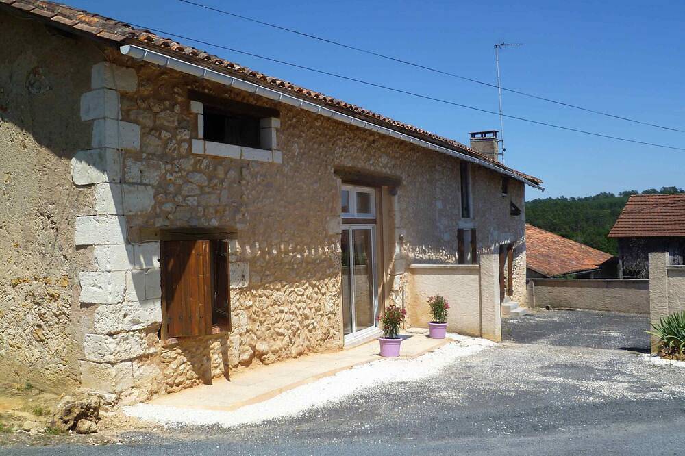 Maison De Campagne 2-6 Personnes Dans Un Hameau Calme in Saint-Germain-du-Salembre, Périgord Blanc