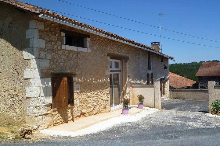 Location de vacances pour 6 personnes, avec Jacuzzi ainsi que Terrasse et Jardin à Saint-Germain-du-Salembre