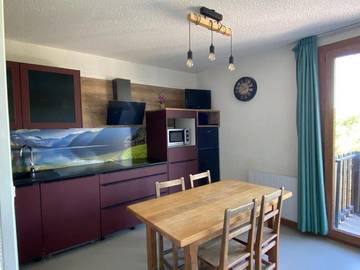 Gîte pour 6 personnes, avec balcon et vue dans Saint-Jean-Montclar