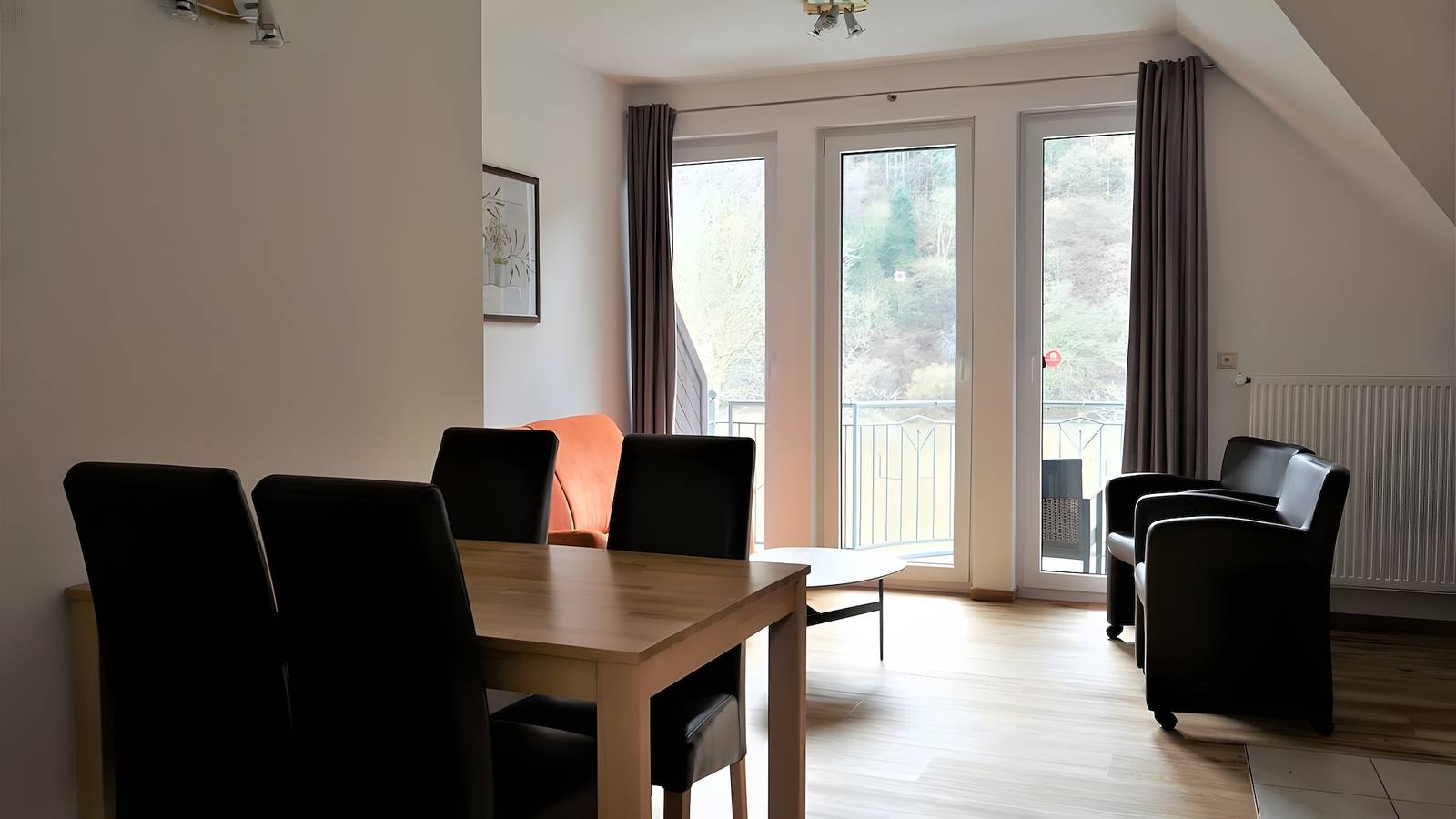 Ganze Wohnung, Ferienwohnung für 2 personen mit Rauchfrei Balkon und Moselsicht(45 m²) in Ediger-Eller in Ediger-Eller, Cochem-Zell