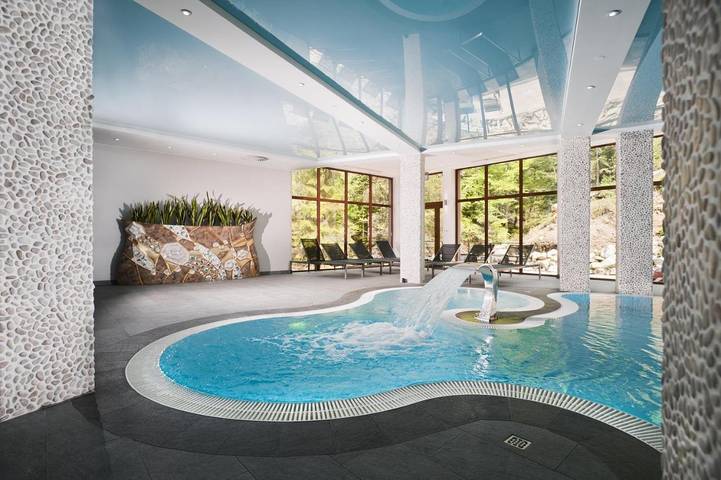 Appart’hôtel pour 7 personnes, avec Balcon et Terrasse ainsi que Jacuzzi et Jardin dans Pal