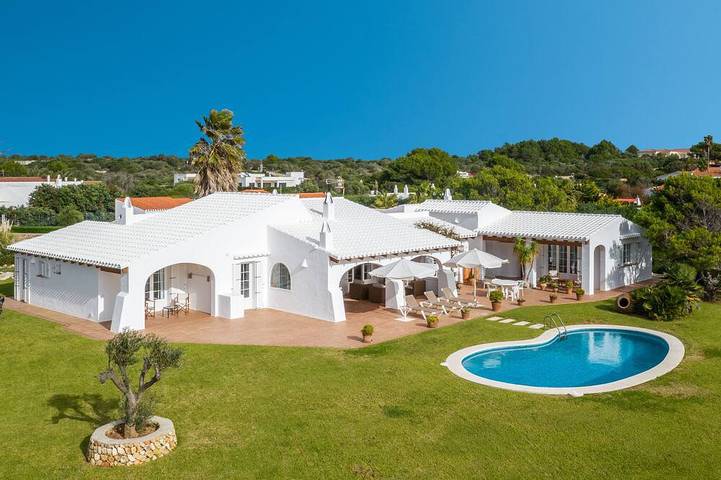 Villa for 8 personer, med terrasse og have - 1