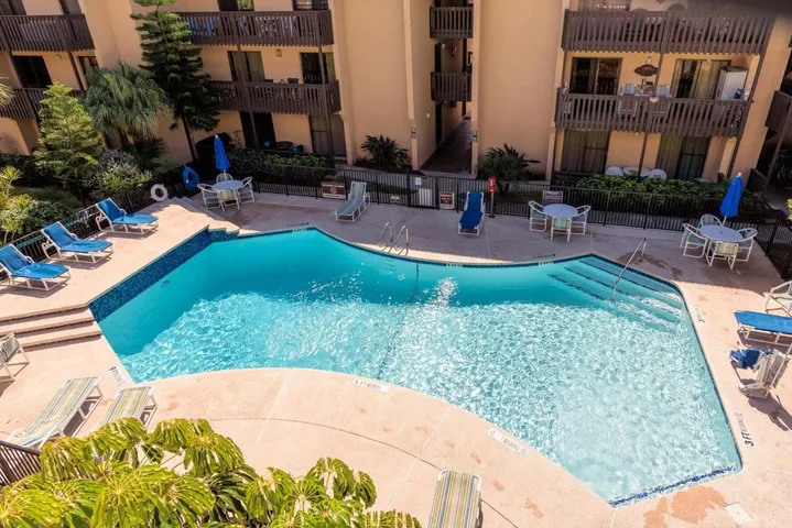 Apartamento de vacaciones para 6 personas, con vistas además de jardín y piscina - 1