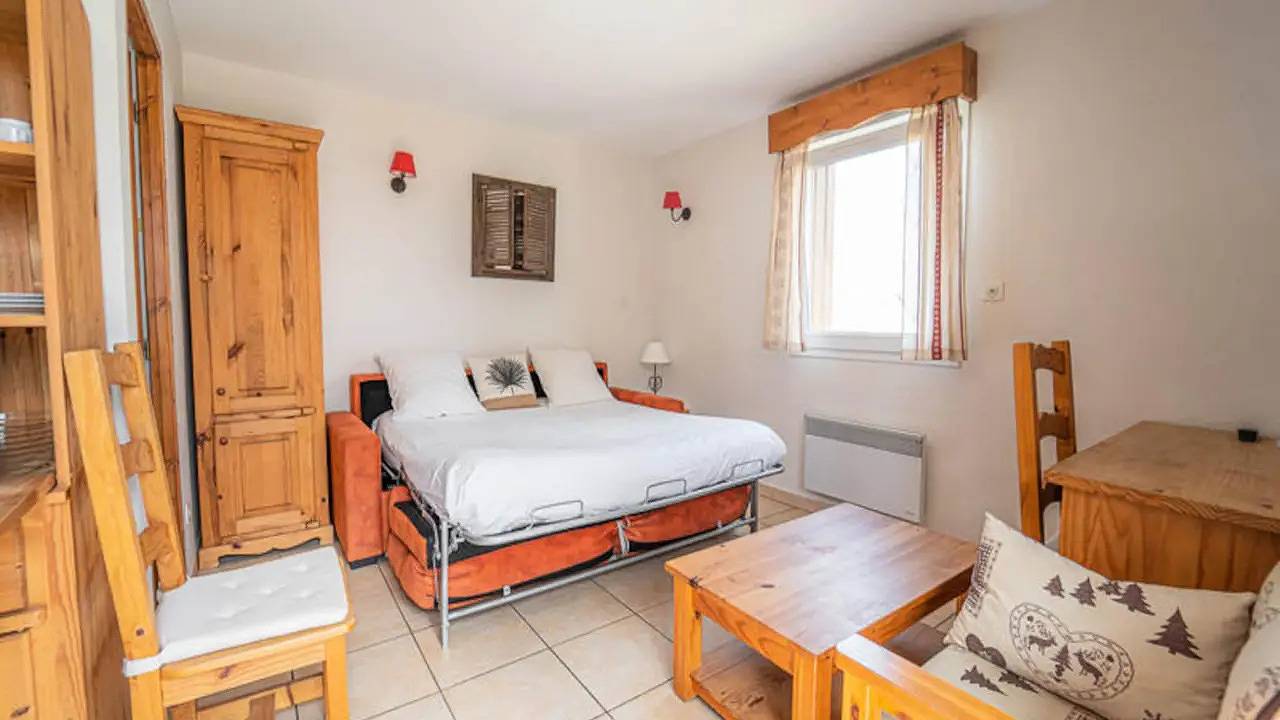 Appartement de vacances entier, Appartement confortable sur la terrasse avec télévision et sèche-linge in Peyre-en-Aubrac, Région de Mende