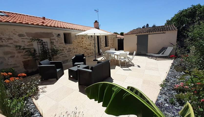 Gîte pour 8 personnes, avec terrasse et jardin
