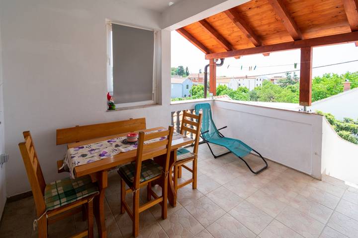 Ferienwohnung für 5 Personen, mit Balkon/Terrasse in Pakostane