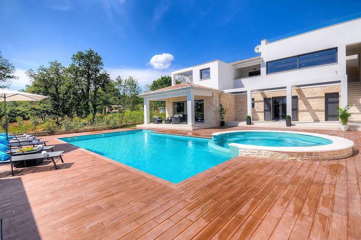Ferienhaus für 12 Personen, mit Whirlpool