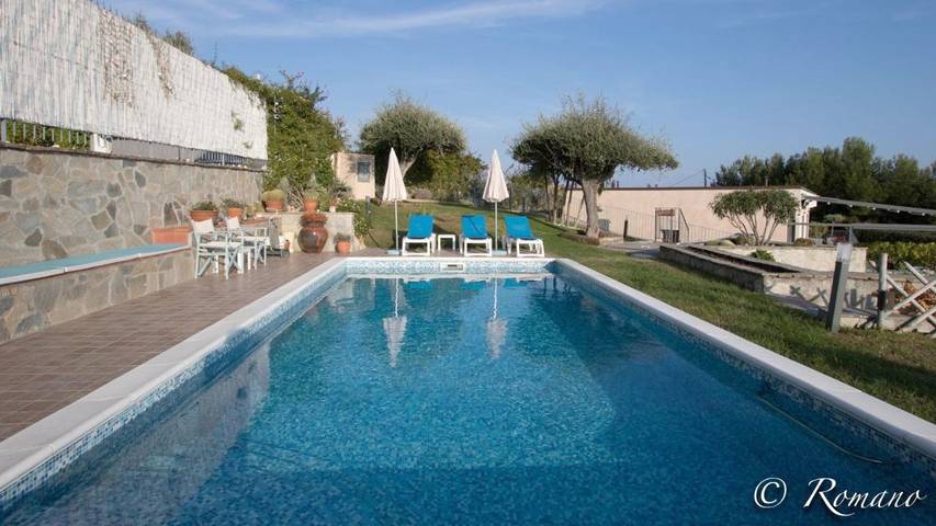 Gîte pour 4 personnes, avec vue ainsi que jardin et piscine, adapté aux familles à Camporosso - 3