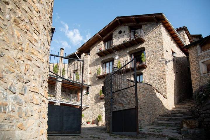 Location de vacances pour 16 personnes, avec jardin et terrasse, animaux acceptés à Sort - 3