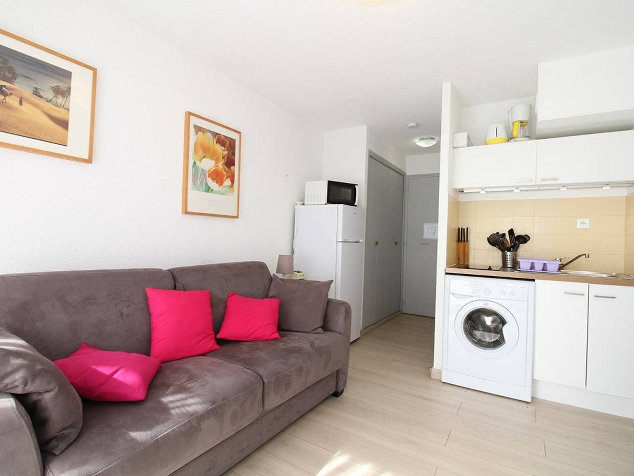 Studio entier, Studio Cosy avec Terrasse, Clim, Wifi et Parking, Proche Centre et Plage in Balaruc-les-Bains, Côte méditerranéenne (France)