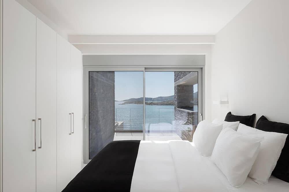 Luxurious Seafront Villa Karystos in Euböa