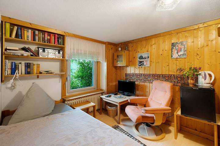 Room for 1 people - 1