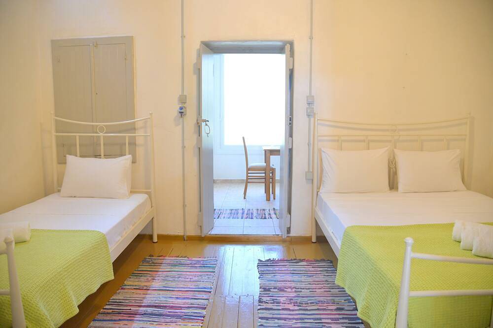 Entire apartment, Seaside Apartment in Klima, Milos, 1st floor in Plaka (Milos), Milos