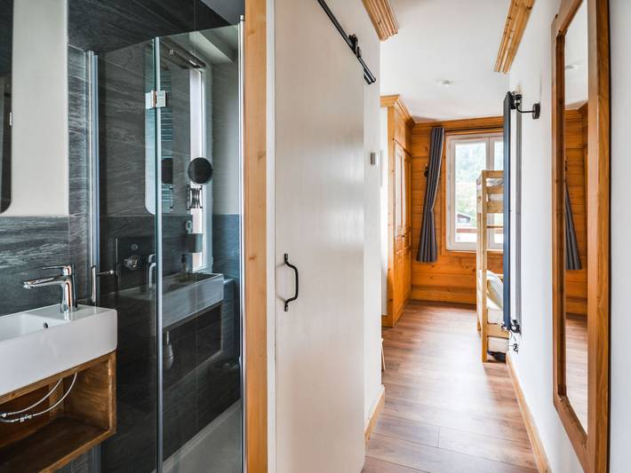Apartamento entero, Moderno apartamento para 6 en Morzine, cerca del teleférico, con balcón, parking y WiFi in Morzine, Les Portes du Soleil
