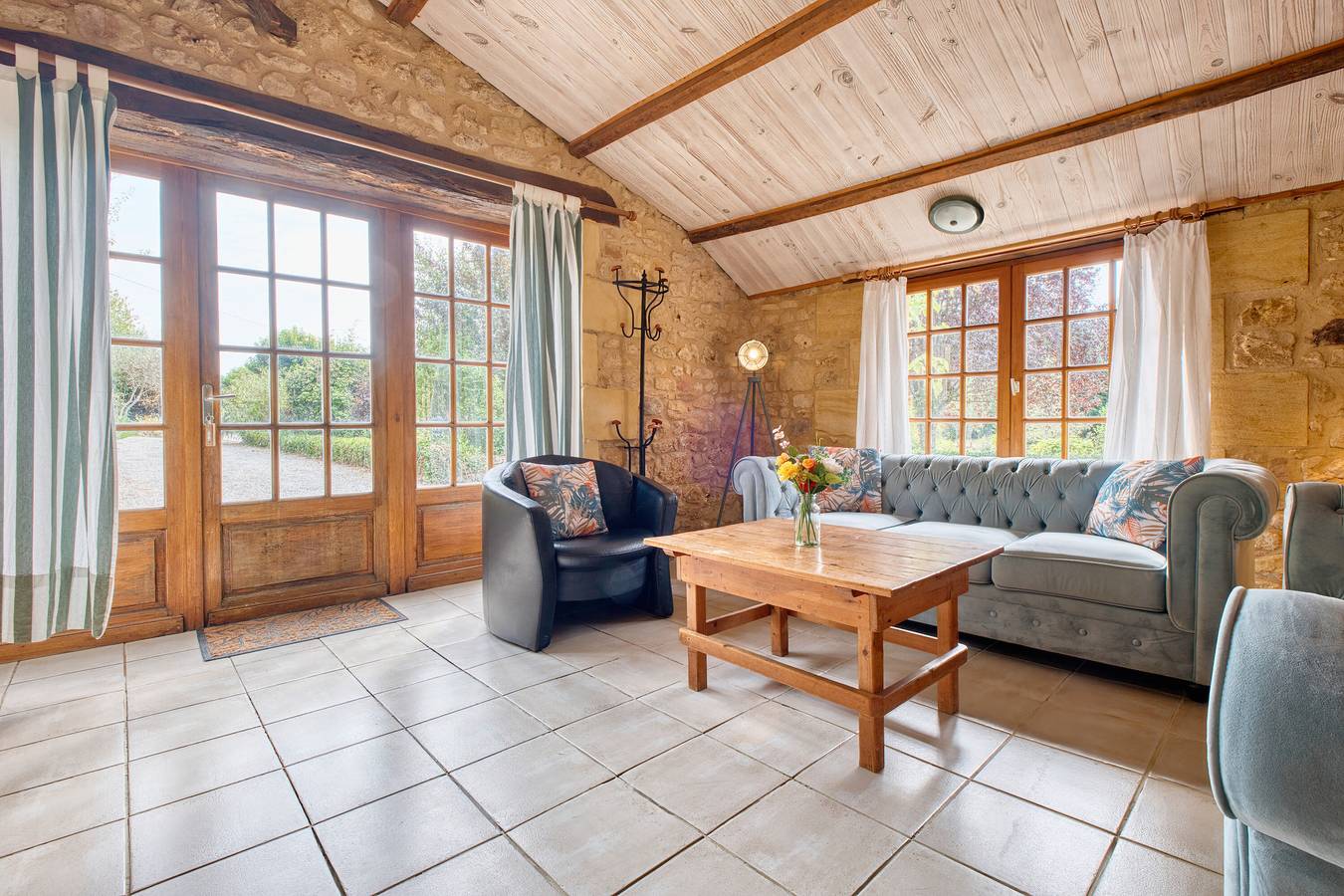 Maison de vacances 'La Bergerie' avec piscine partagée, terrasse privée et Wi-Fi in Le Buisson-de-Cadouin, Périgord Pourpre