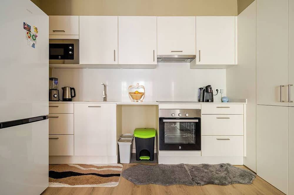 Private Room with A/C & Rooftop in Barcelona Centre, Barcelona