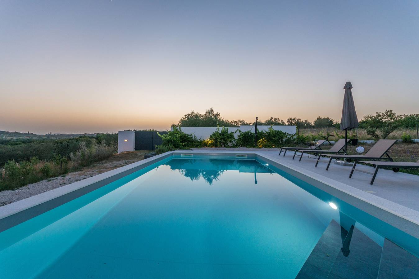 Modern villa Blackwood in Crno, secluded area, near Zadar center, near the beach, private pool, en suite bathrooms in Ciudad de ZadarZadar, Zadar (Municipality)