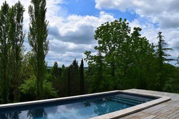 Gîte pour 6 personnes, avec piscine à Cherveix-Cubas