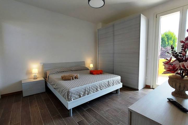 Villa Massimiliano - mit eigenem beheizten Pool und Garten in Manerba del Garda, Gardasee-Berge