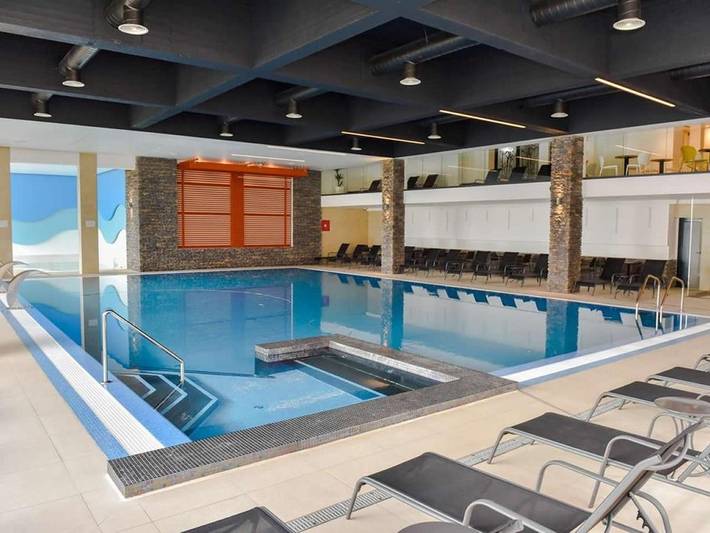 Appartement de vacances pour 5 personnes, avec sauna et terrasse ainsi que piscine et vue