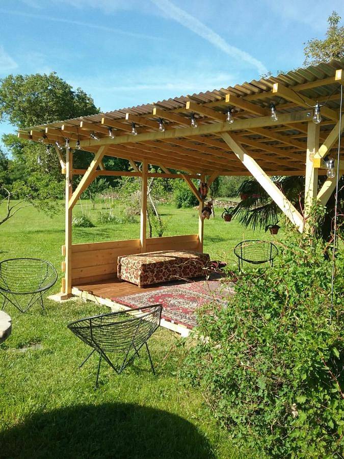 Gîte pour 8 personnes, avec vue ainsi que piscine et jardin à Salles-la-Source - 4