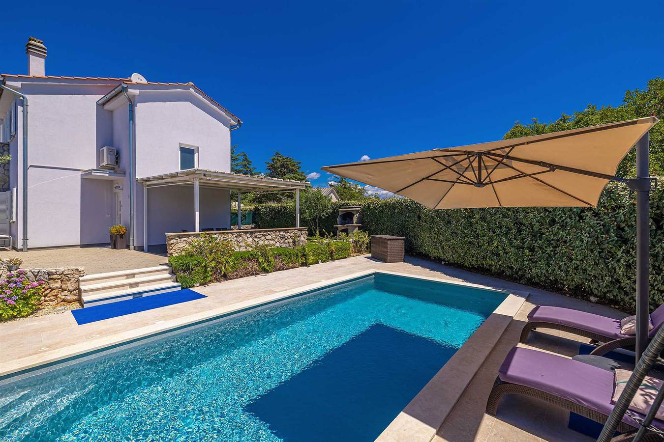 Ganze Wohnung, Ferienhaus Cirik mit beheiztem Pool in Kras, Krk