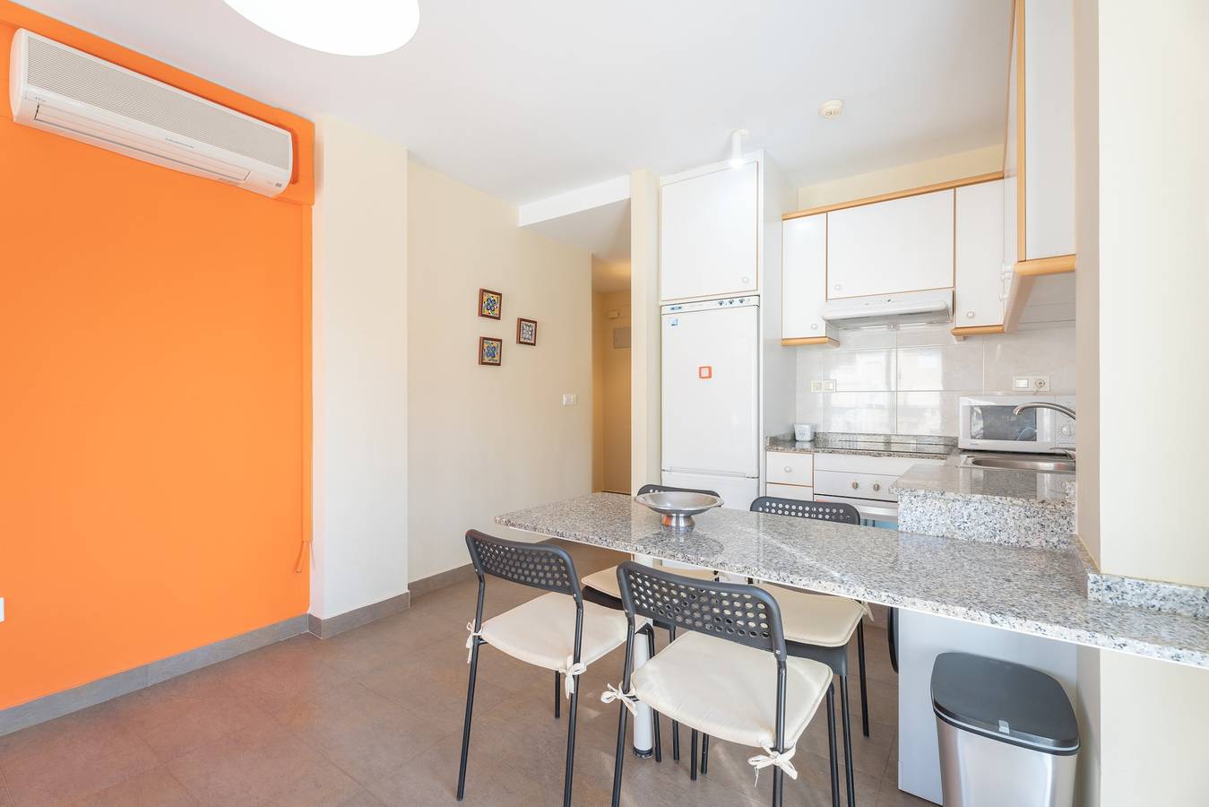 Apartamento entero, Apartamento 'Lopimar Segrelles' con terraza privada, Wi-Fi y aire acondicionado in Canet de Berenguer, Costa de Valencia
