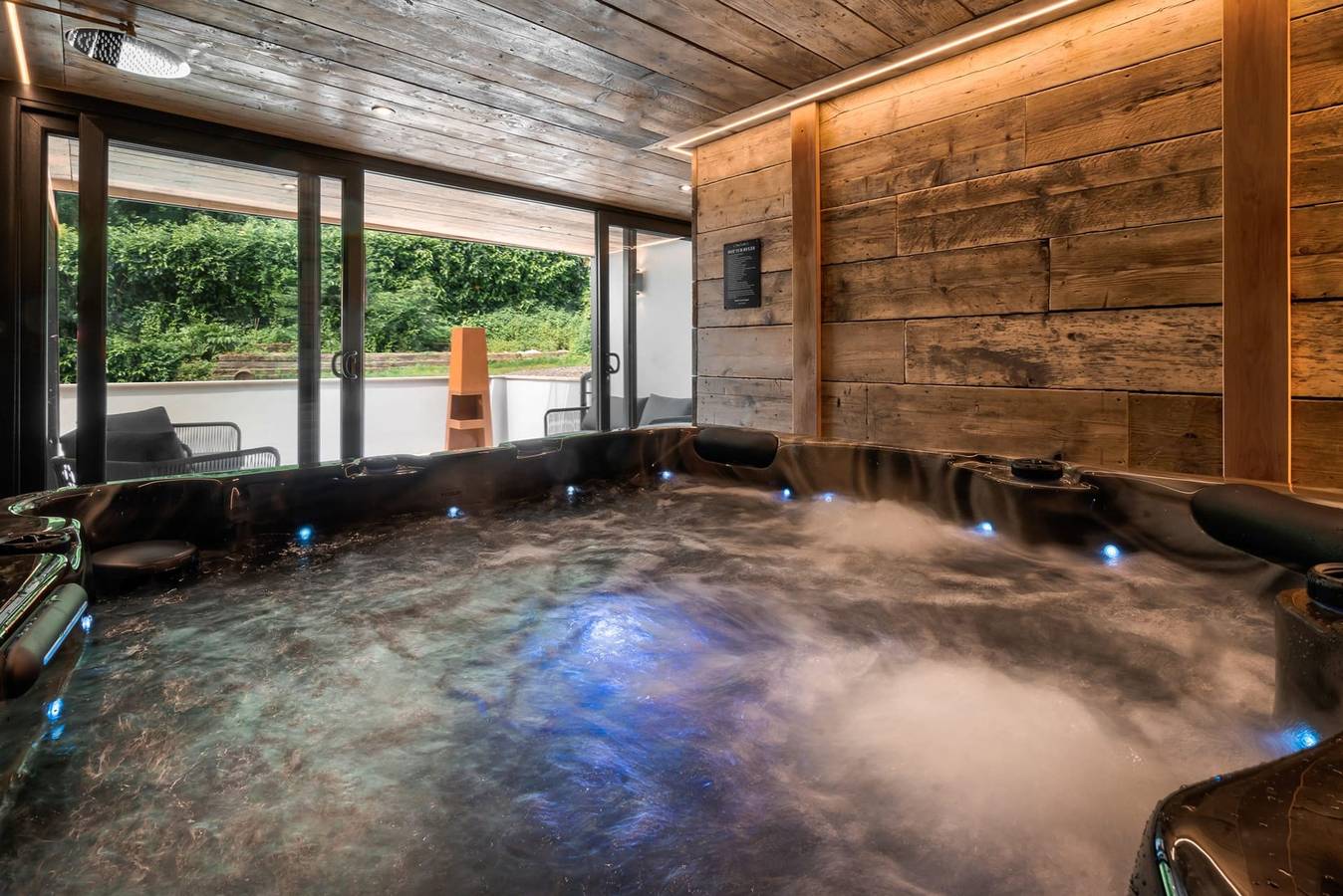 The Hideaway at Higher Longtail in Bowness-on-Windermere, Lake District