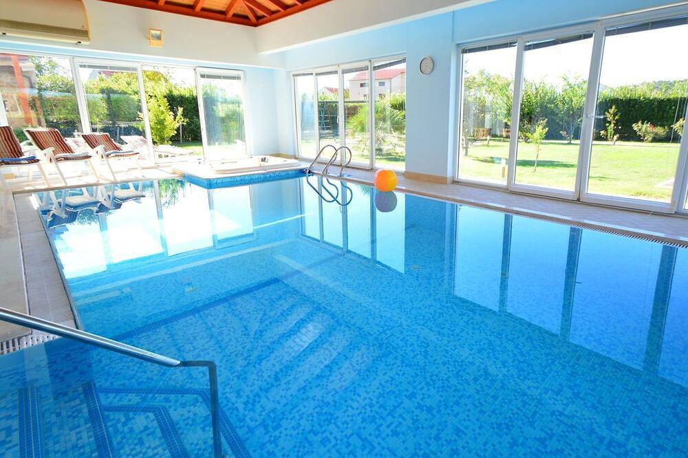 Villa for 10 People in Betina, Tisno